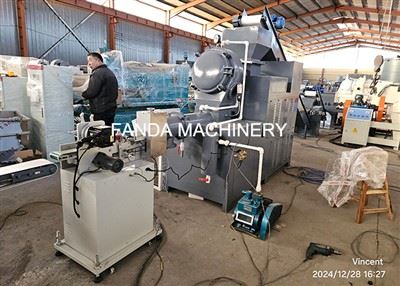Macchina automatica per la produzione di sapone da bucato